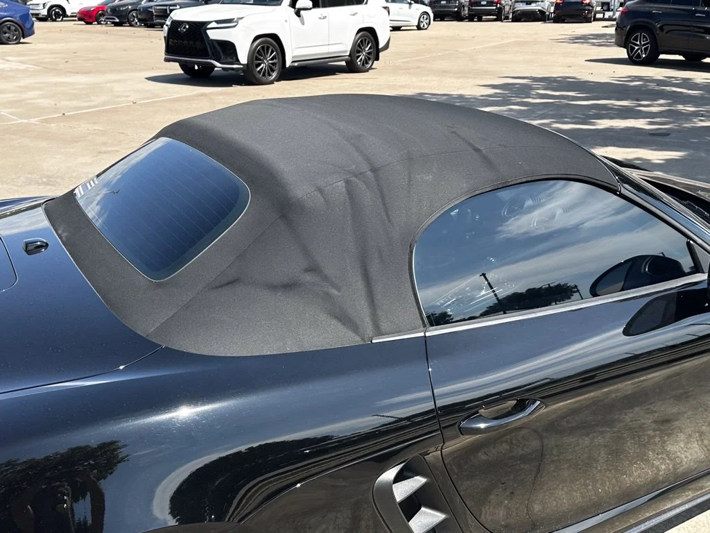 Used 2017  Porsche Base image 6