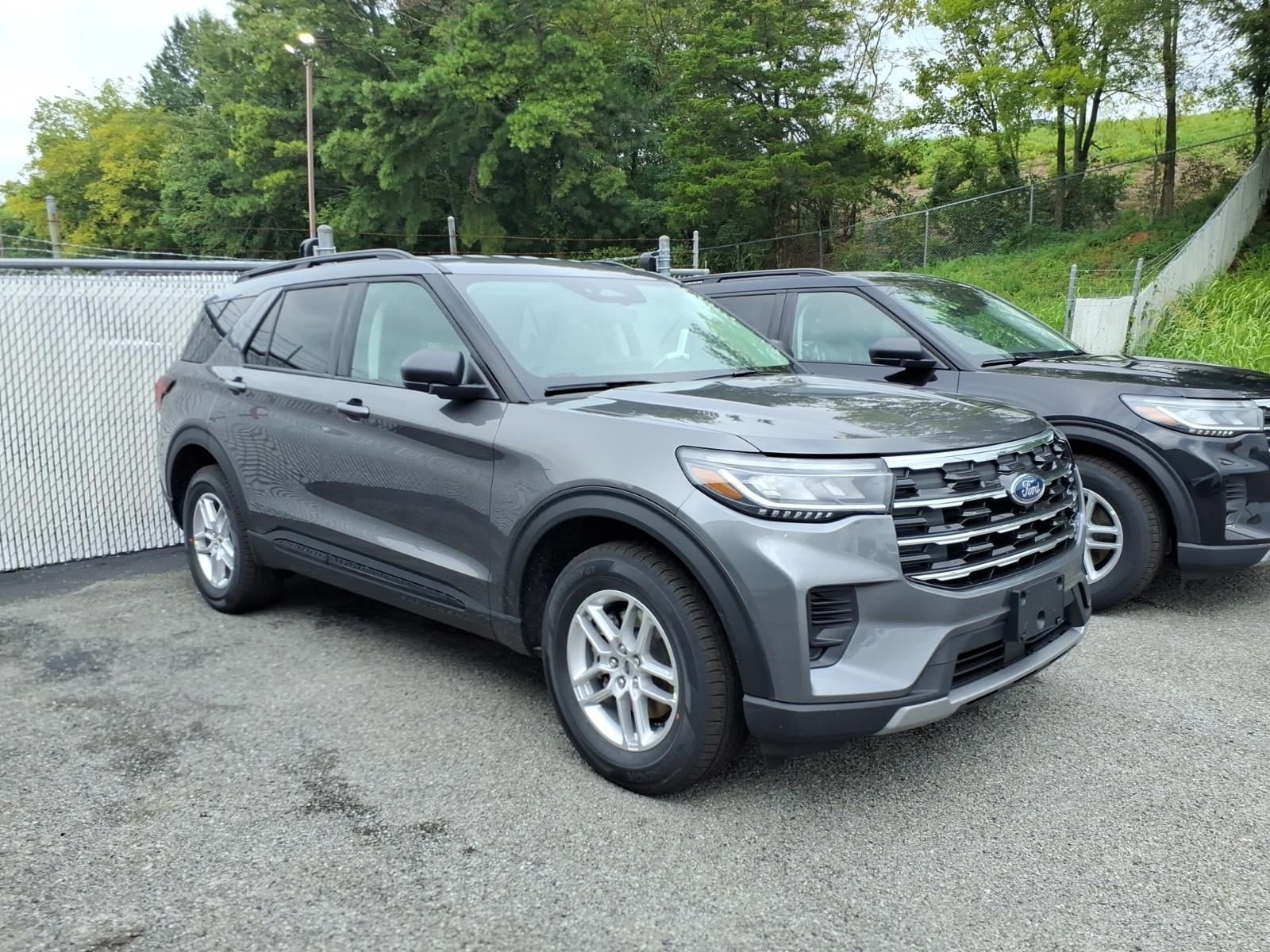 New 2026 Carbonized Gray Metallic Ford Active image 4