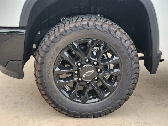New 2026 Summit White Chevrolet LT image 18