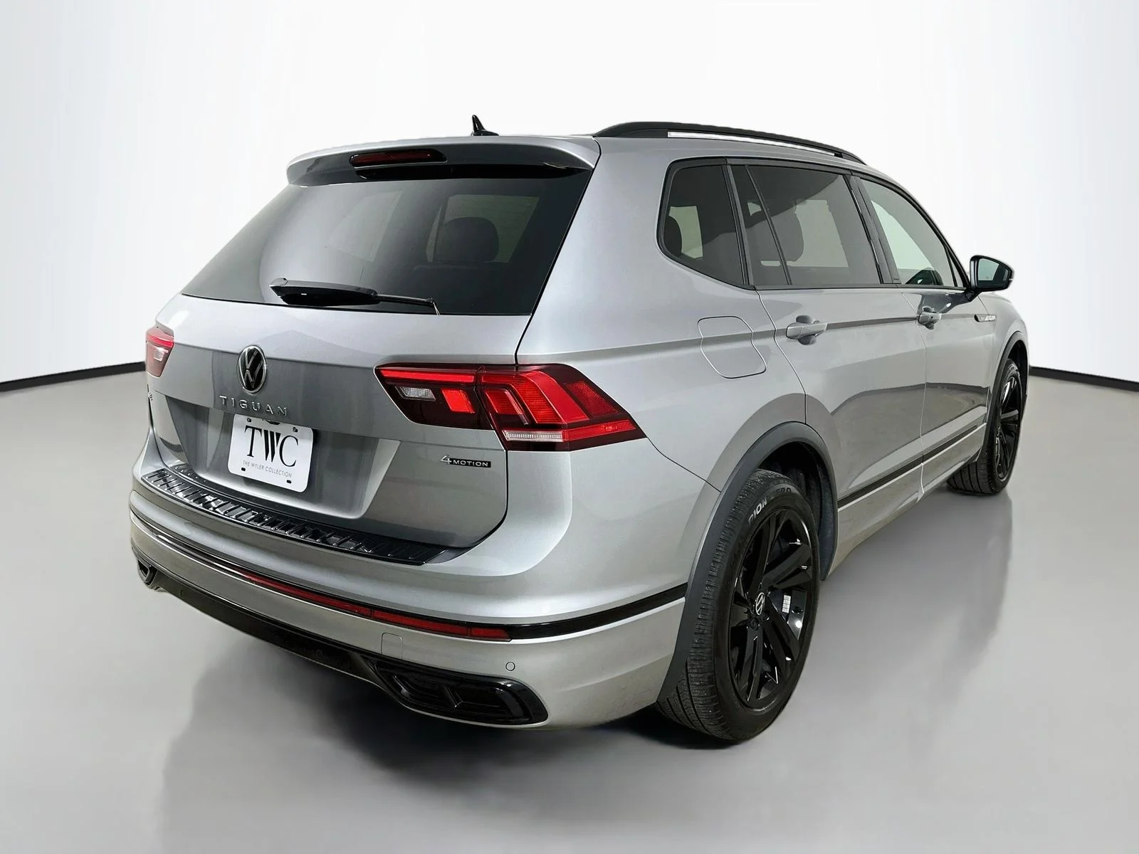 Used 2024 Silver Volkswagen  image 5
