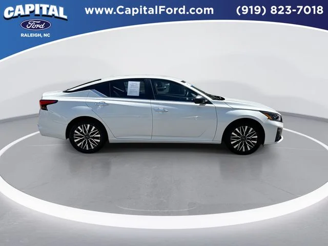 Used 2024 White Nissan 2.5 SV image 9