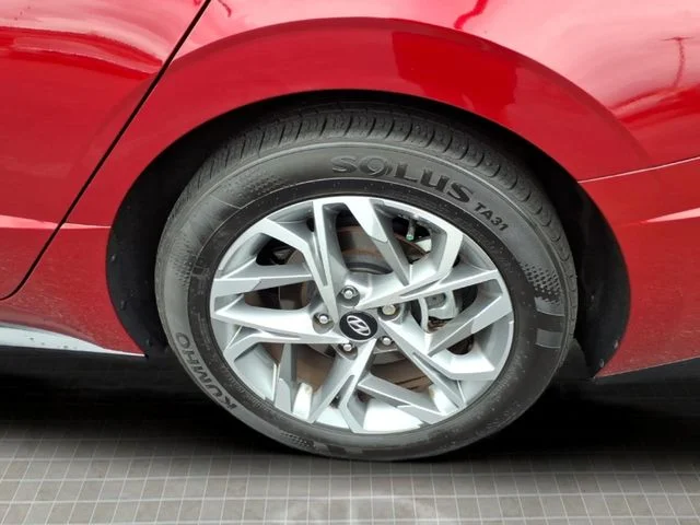 Used 2023 Red Hyundai SEL image 9