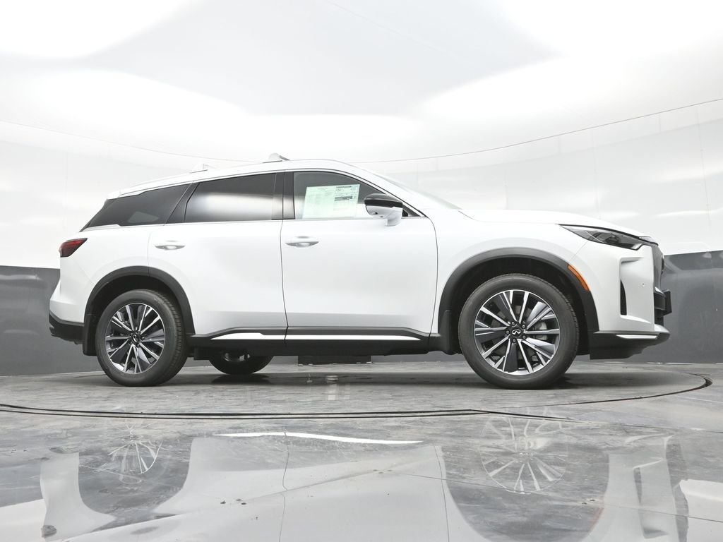 Used 2026 White INFINITI LUXE image 30