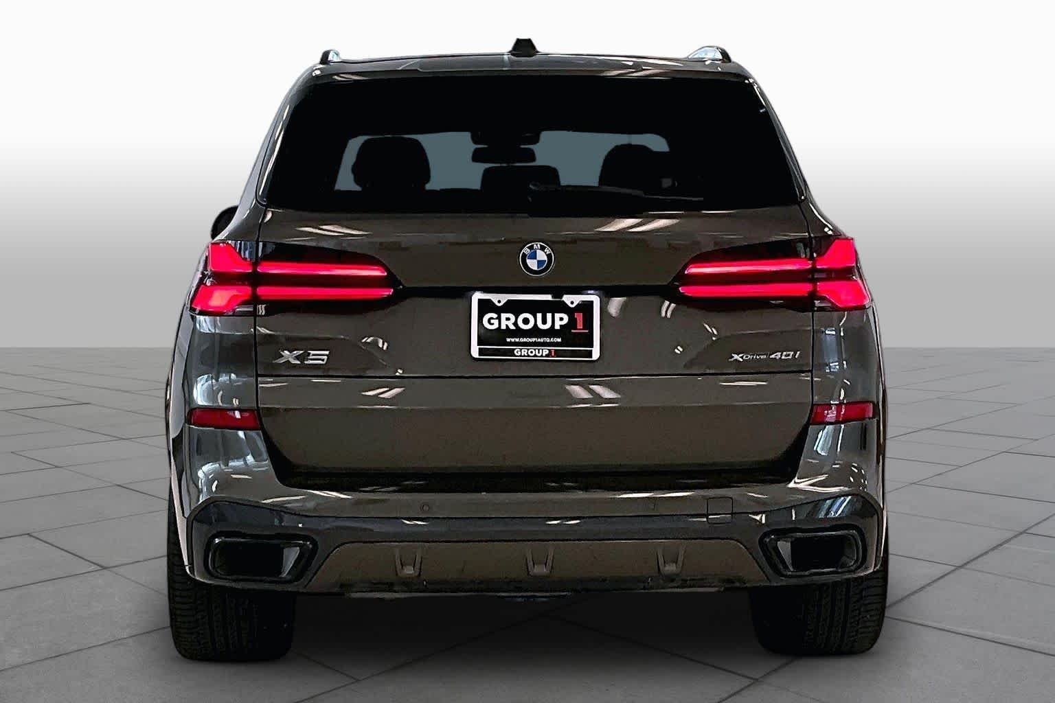 Certified Used 2024 Manhattan Green Metallic BMW xDrive40i image 4