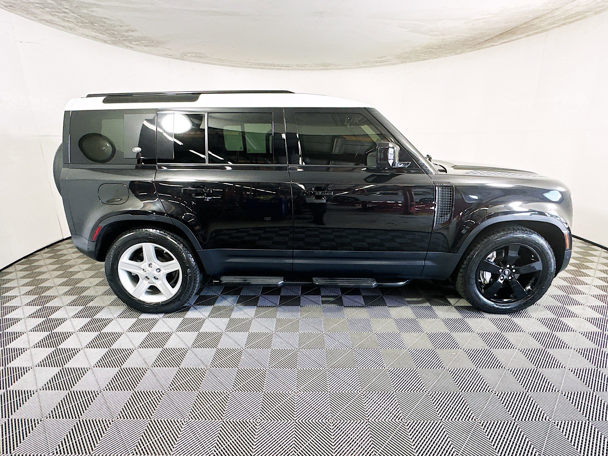 2021 Land Rover thumbnail 4