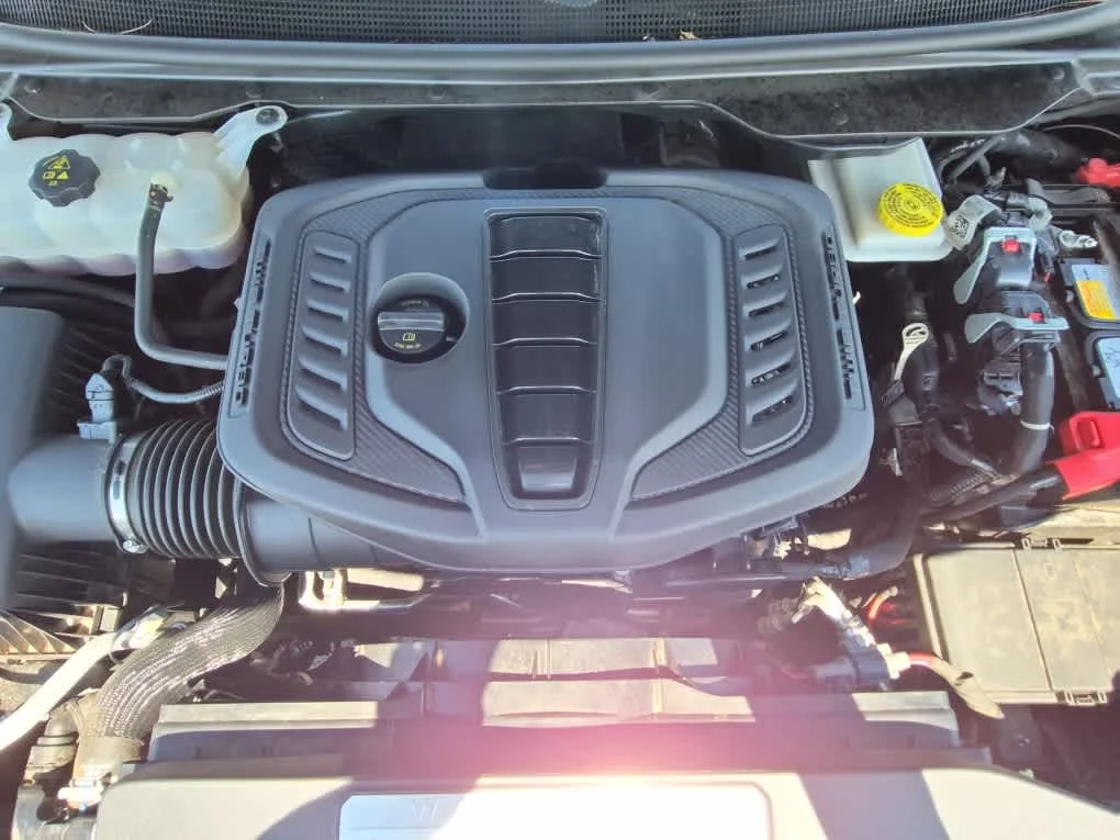 Used 2024 Baltic Gray Metallic Clearcoat Jeep Series II Carbide image 22