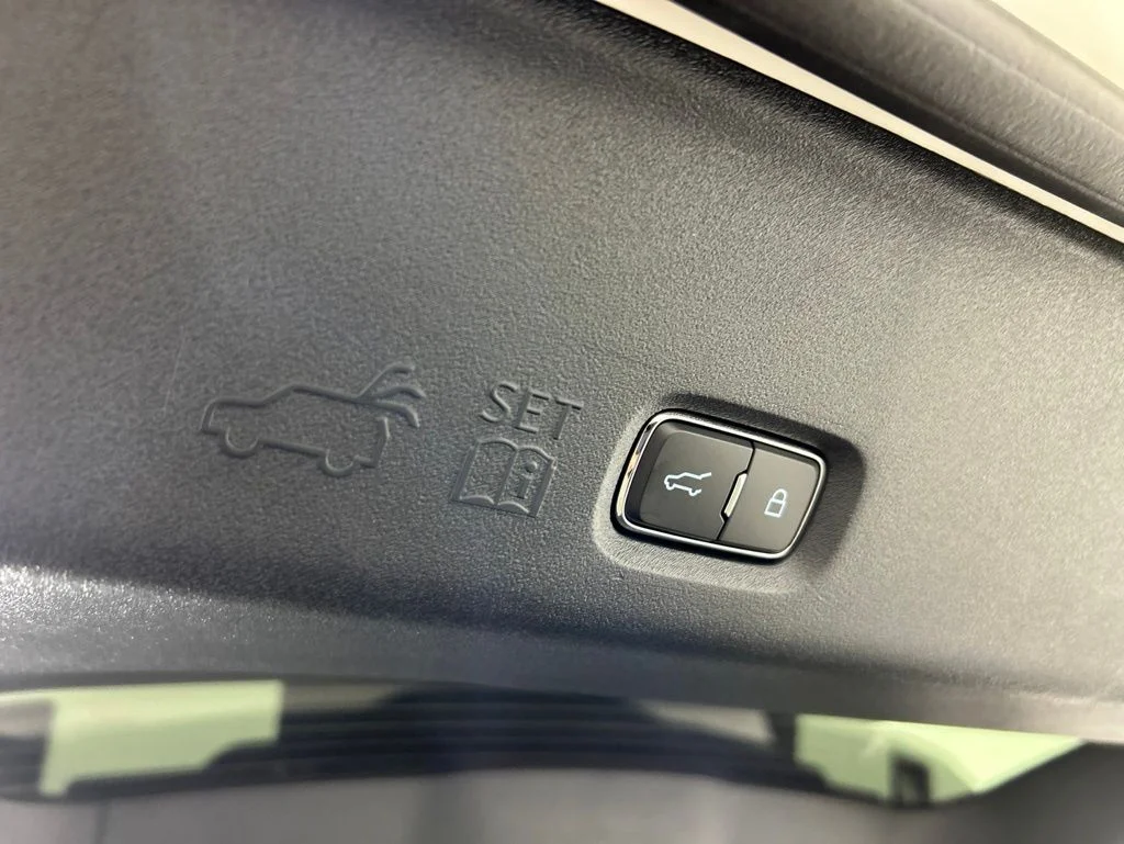 New 2026 Star White Metallic Tri-Coat Ford MAX Platinum® image 38