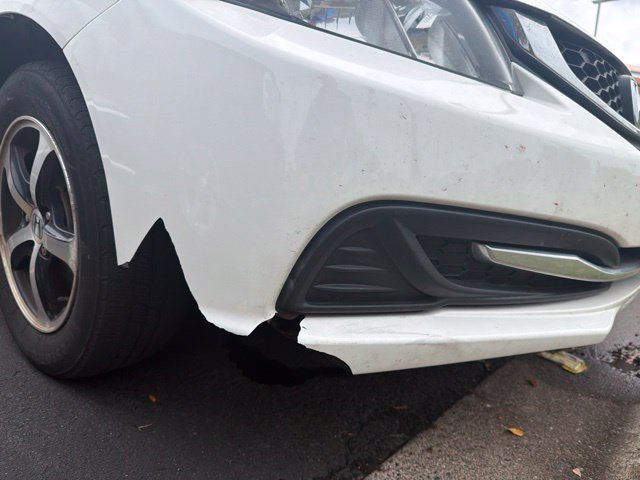 Used 2015 White Honda SE image 2