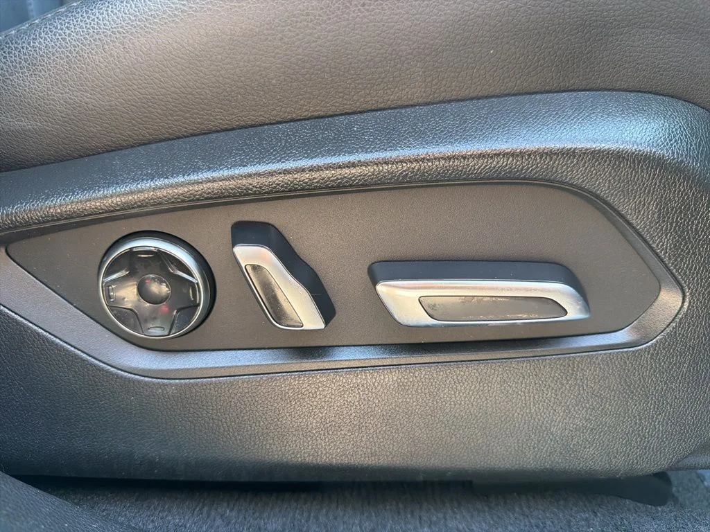 Used 2023  Acura Base image 32