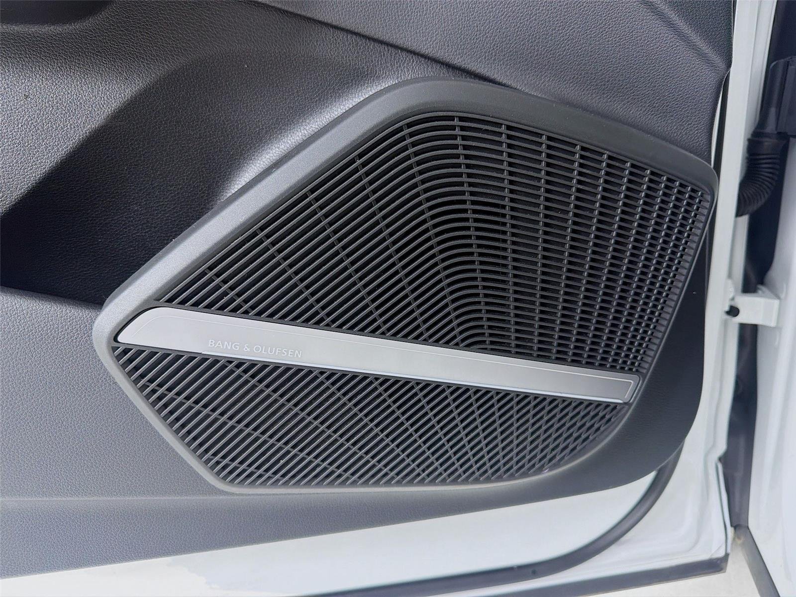 Used 2022  AUDI  image 9