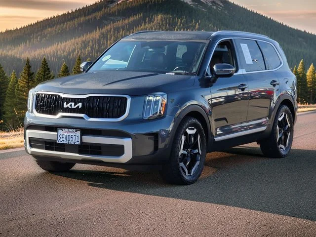 Used 2023 Gray Kia EX image 4