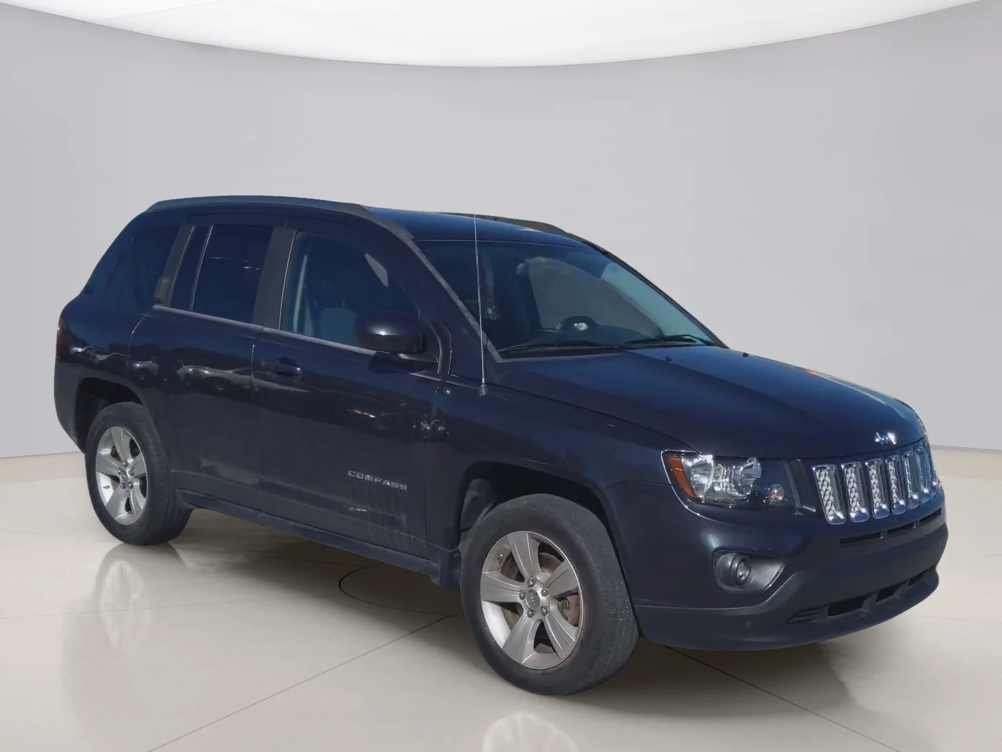 Used 2015 Gray Jeep LATITUDE image 7