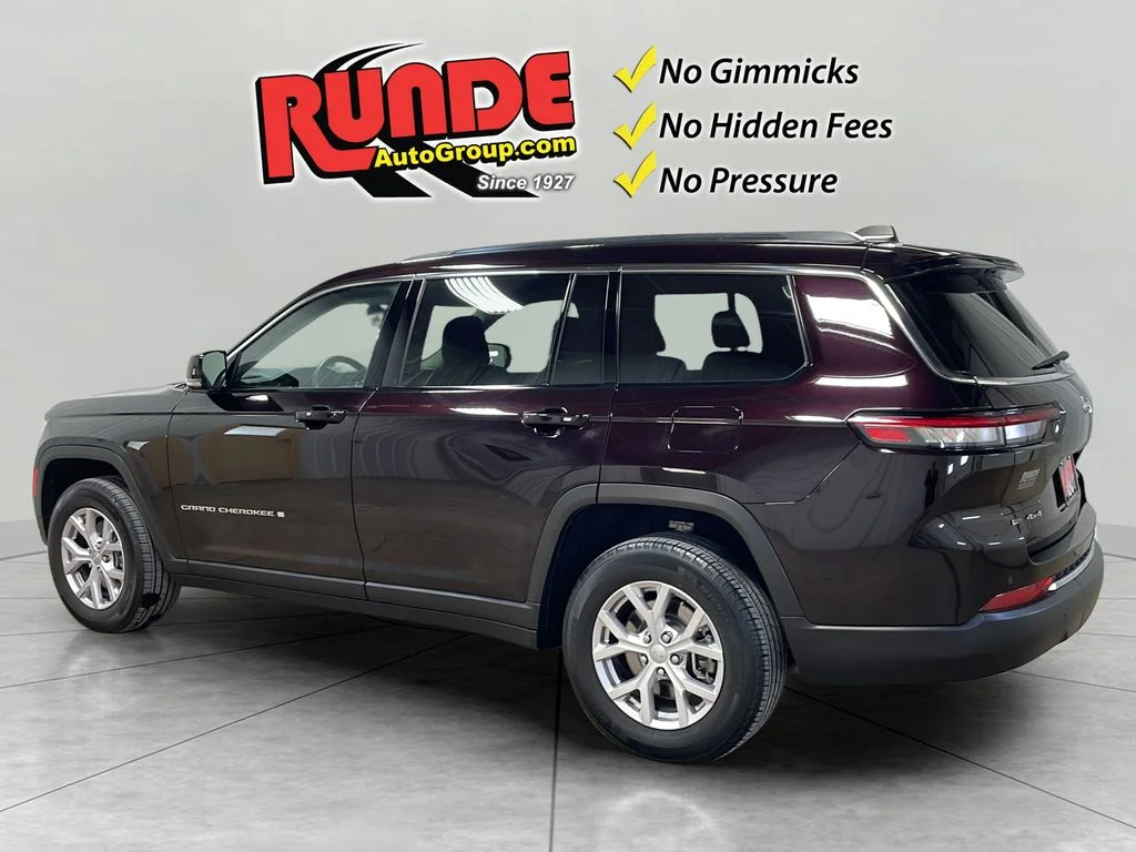 Used 2022 Ember Pearlcoat Jeep Limited image 3
