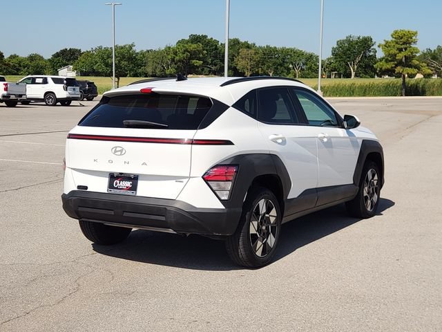Used 2025 White Hyundai SEL image 7