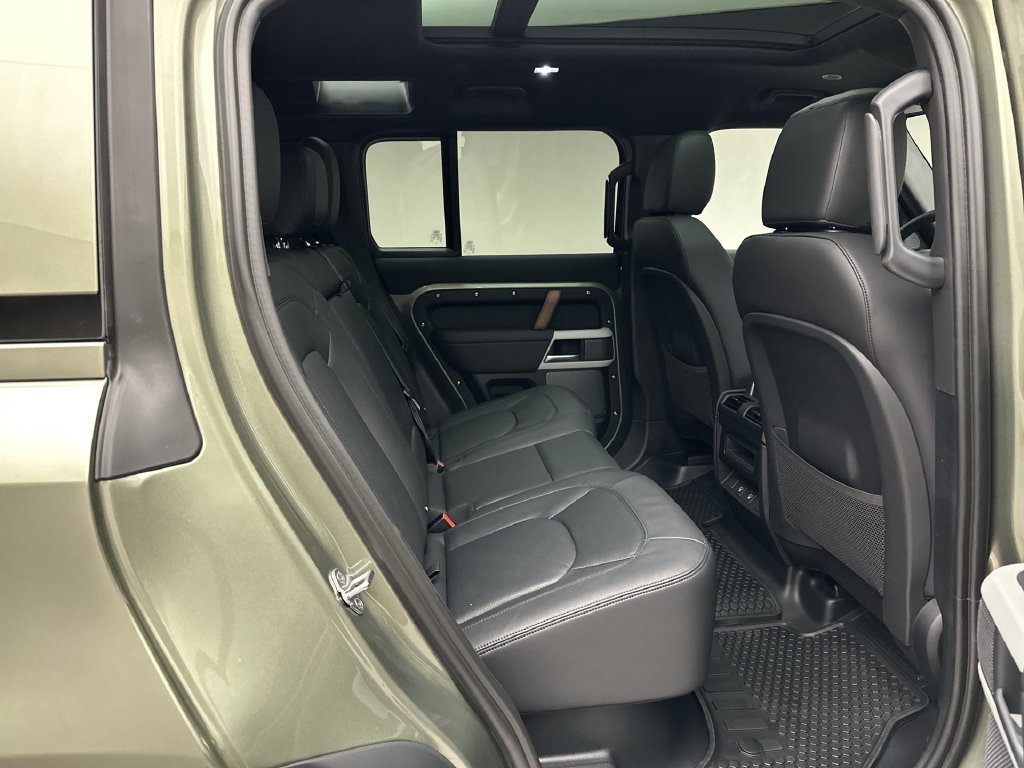 Used 2024 Pangea Green Metallic Land Rover S image 4