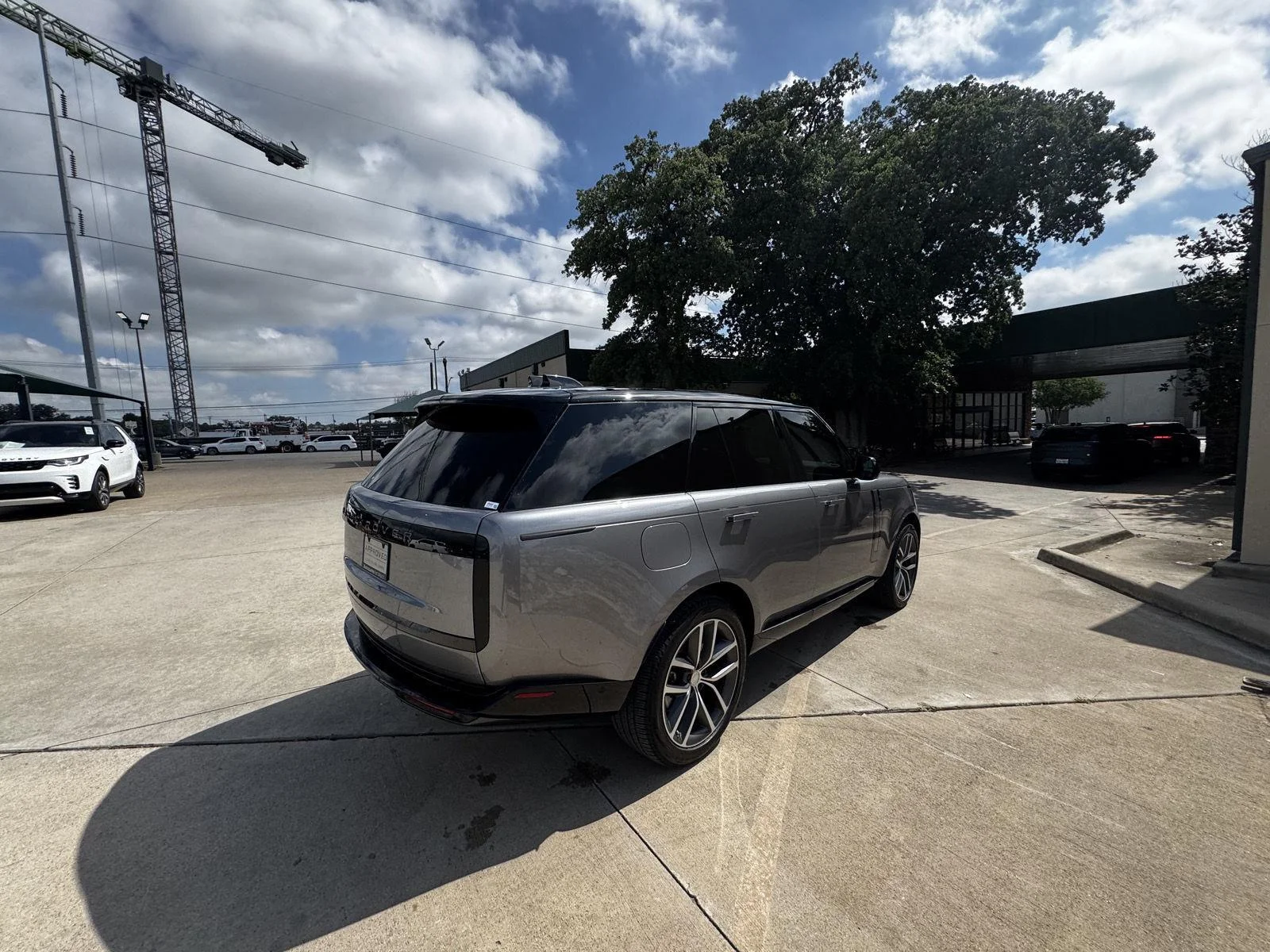 Used 2025 WHITE Land Rover SE image 6