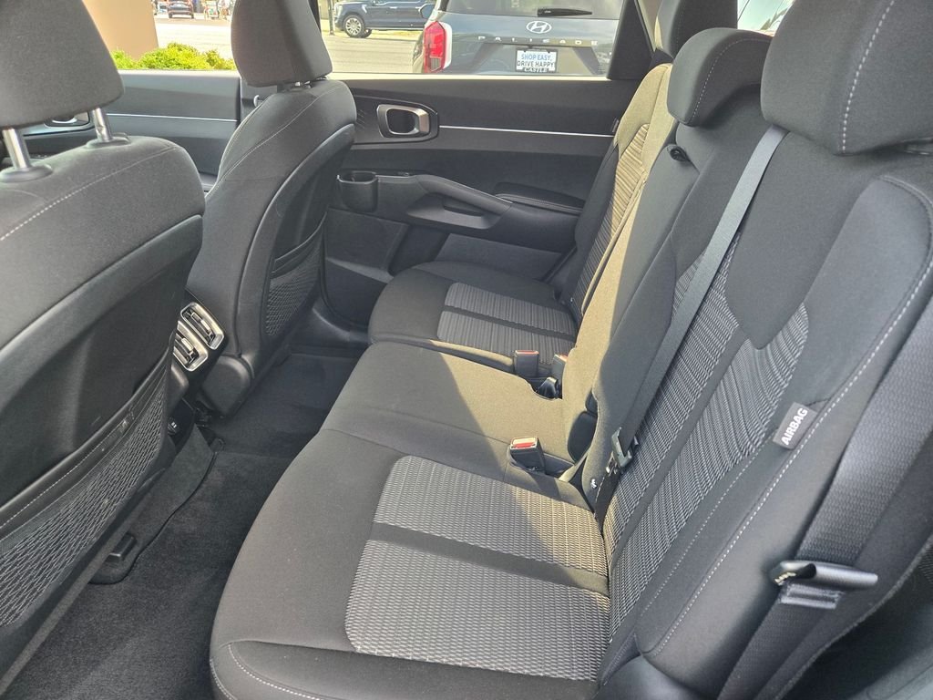 2024 Kia Sorento LX - Photo 25