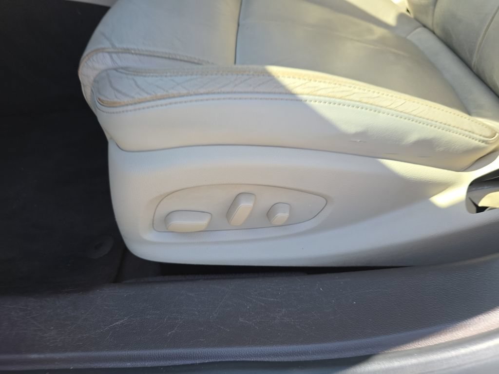 Used 2015 QUICKSILVER METALLIC Buick Leather image 13