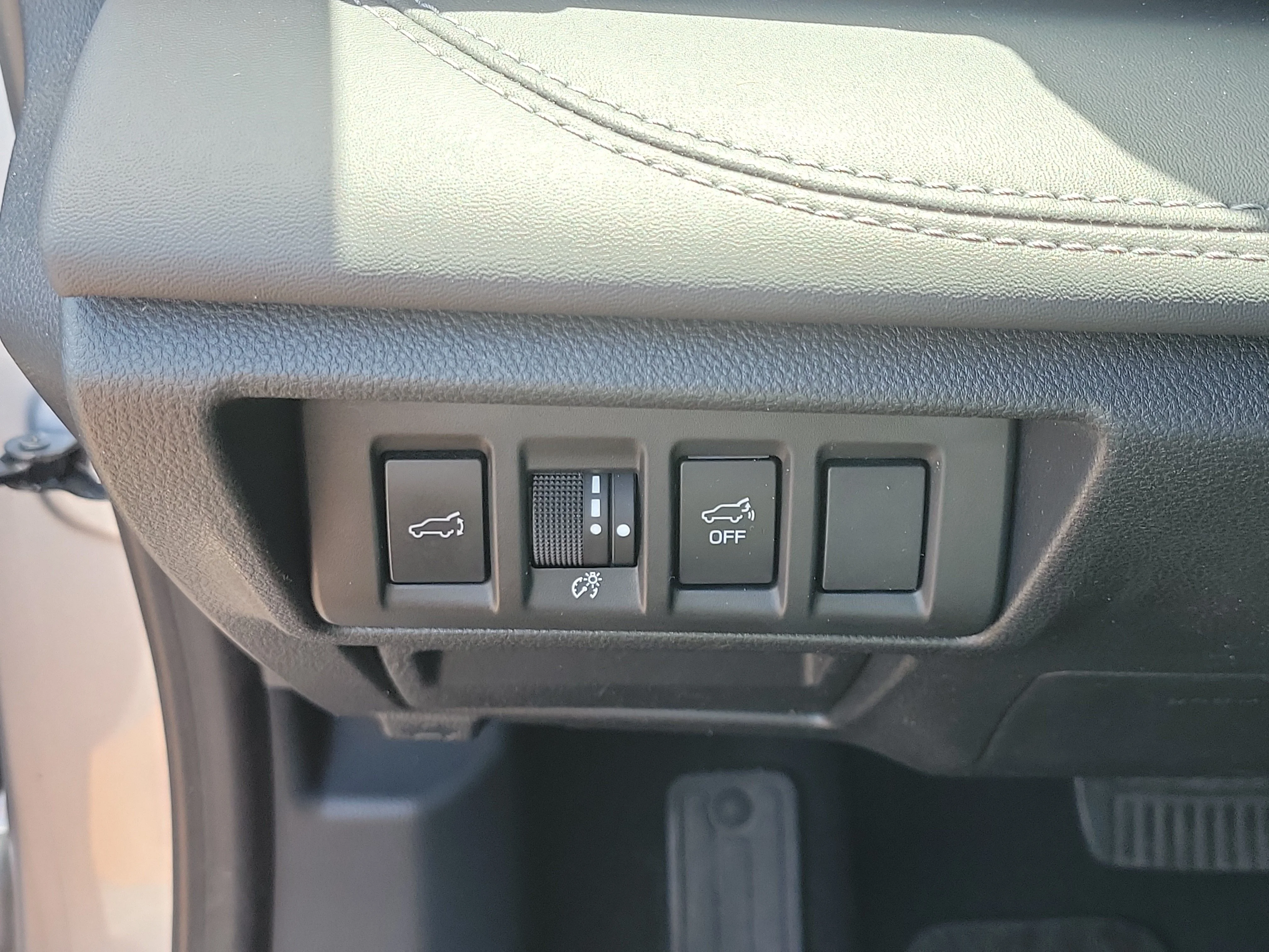 Used 2020 Ice Silver Metallic Subaru Limited image 27