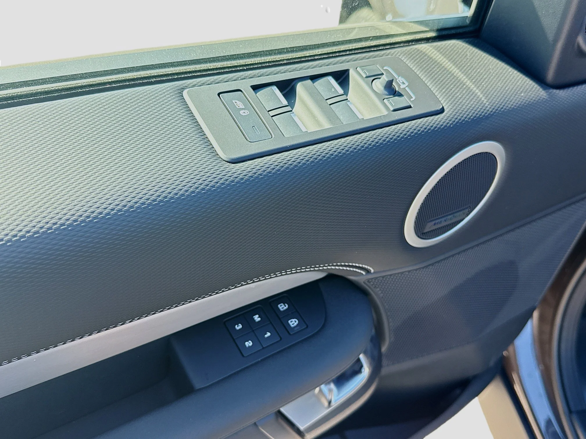 New 2026 Charente Grey Land Rover Dynamic SE image 24