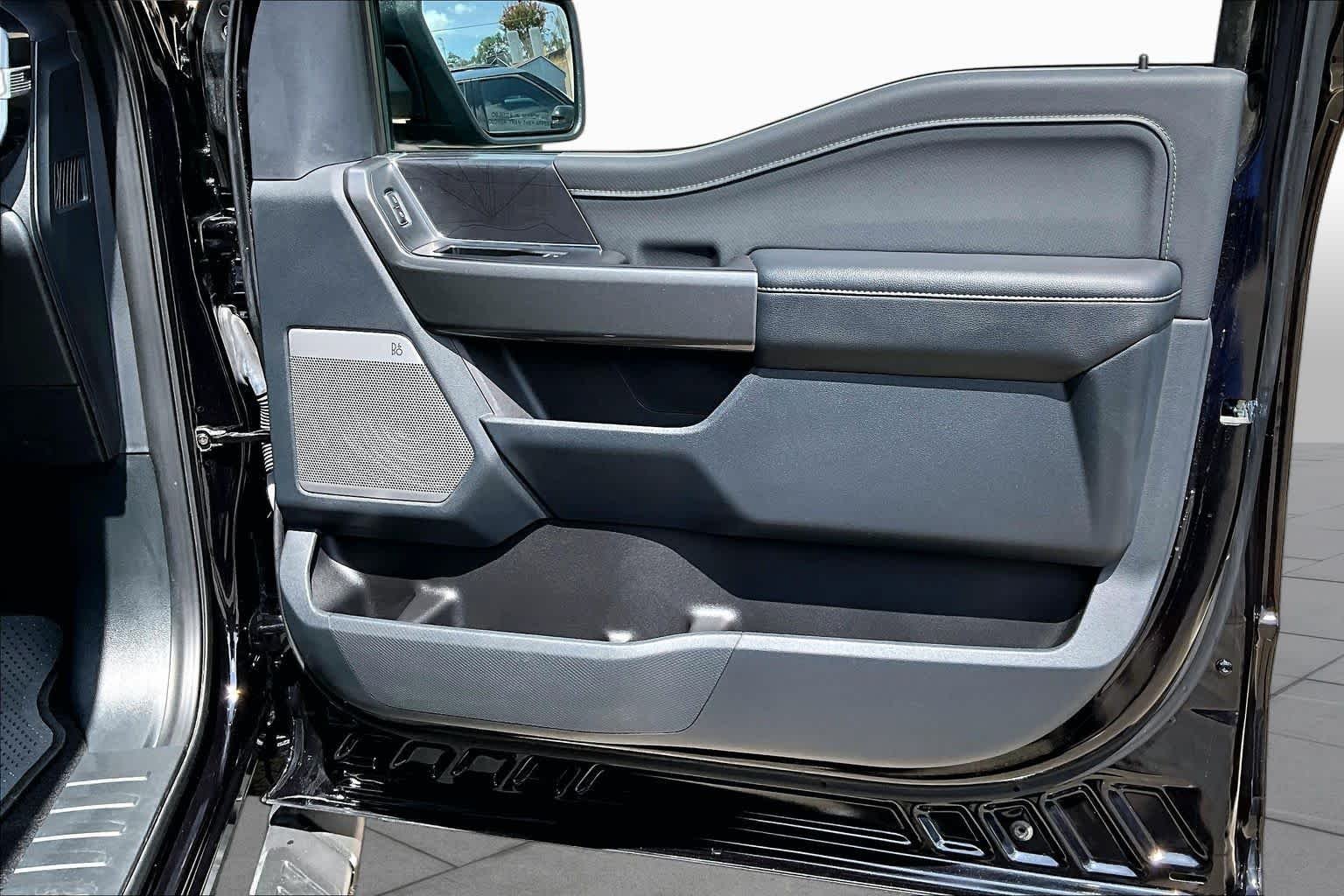 Used 2023 Agate Black Metallic Ford XLT image 23