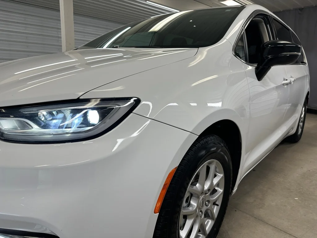 Certified Used 2024 Bright White Clearcoat Chrysler Touring L image 31