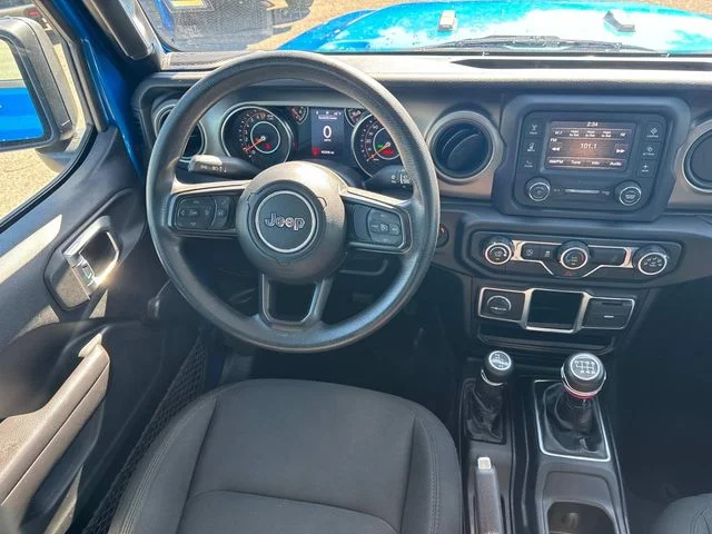 Used 2020 Blue Jeep Sport image 17