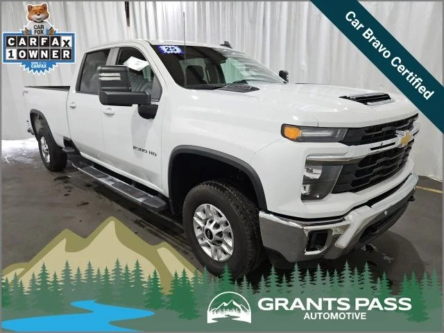 Used 2025 Summit White Chevrolet LT image 1