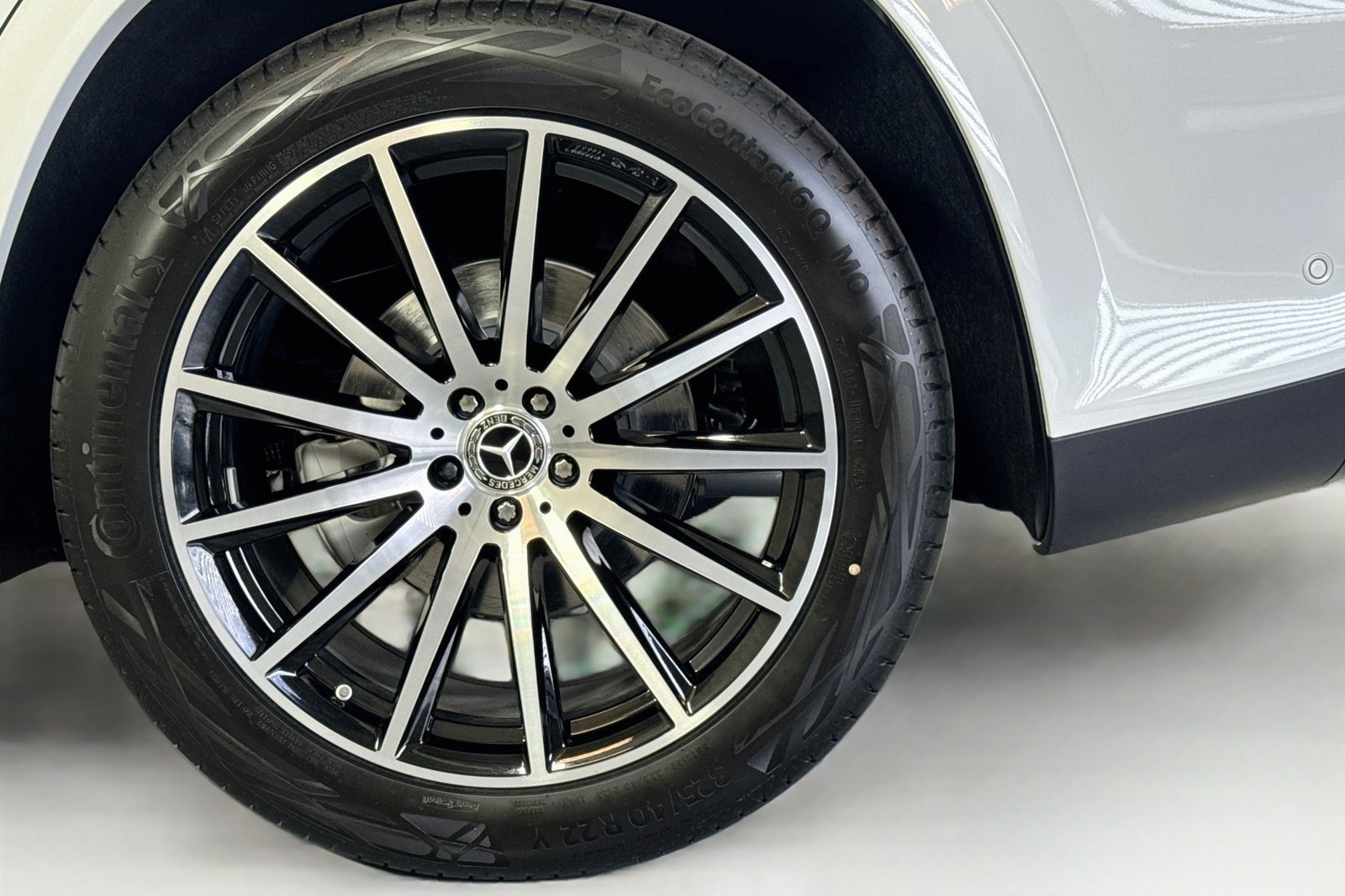 New 2026 MANUFAKTUR Moonlight White Metallic Mercedes-Benz GLS 450 image 29
