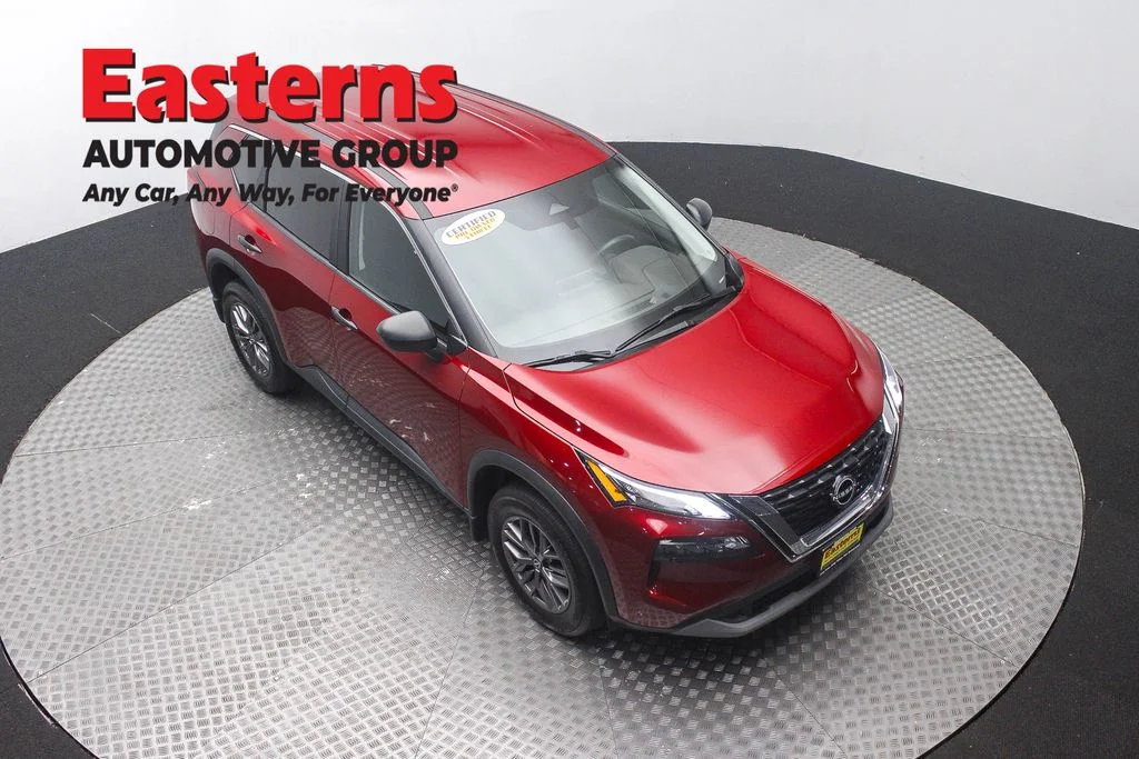 Used 2023 Red Nissan S image 3