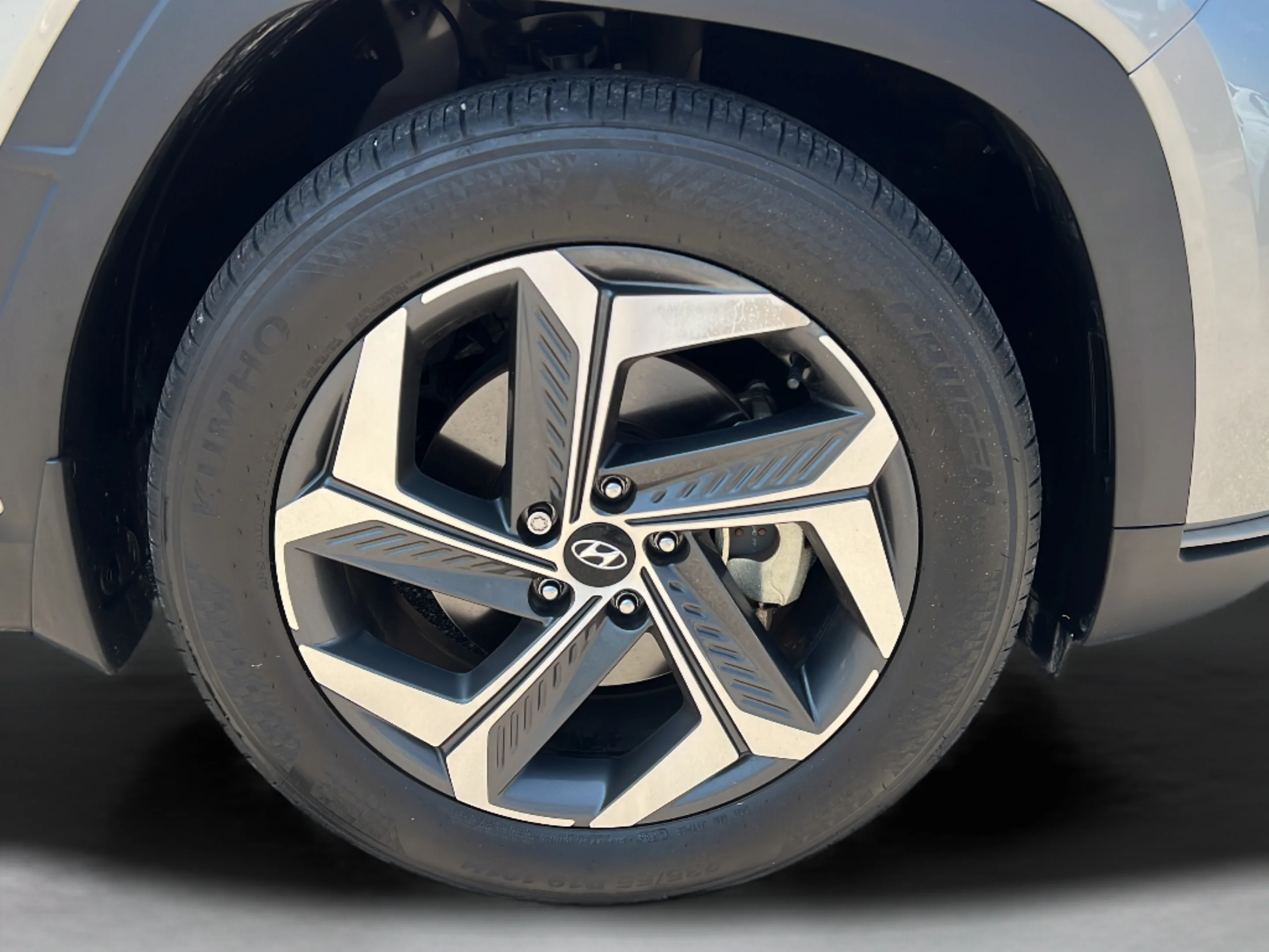 Used 2024 Shimmering Silver Hyundai SEL image 24