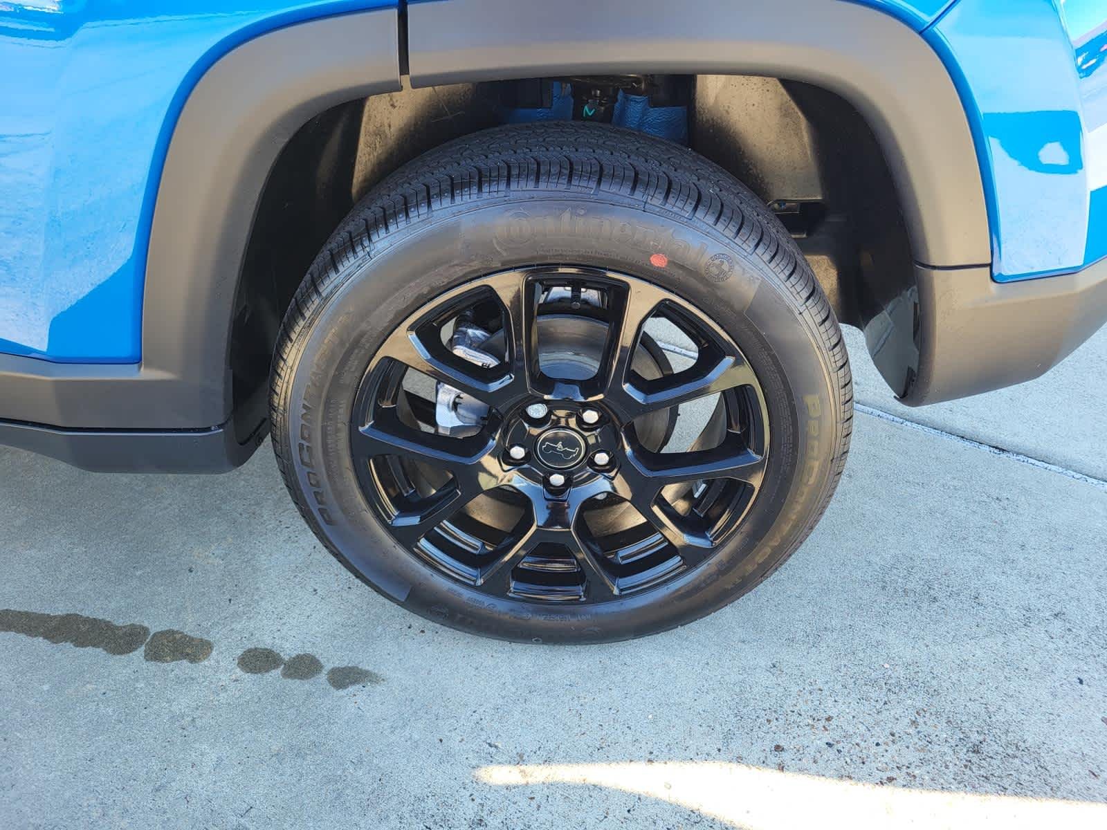 New 2026 Hydro Blue Pearlcoat Jeep Latitude Altitude image 21