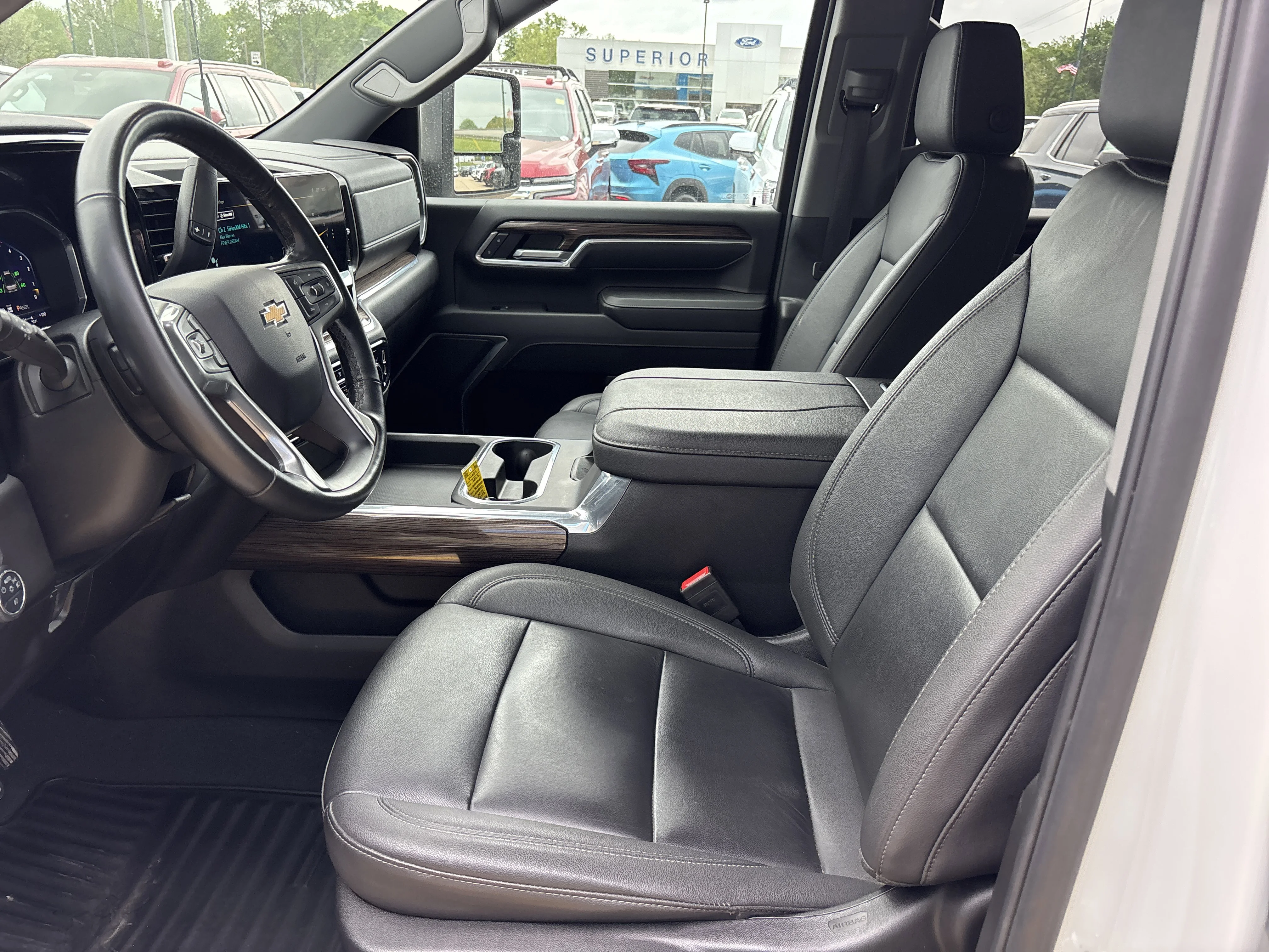 Used 2025 Summit White Chevrolet LT 4WD image 18