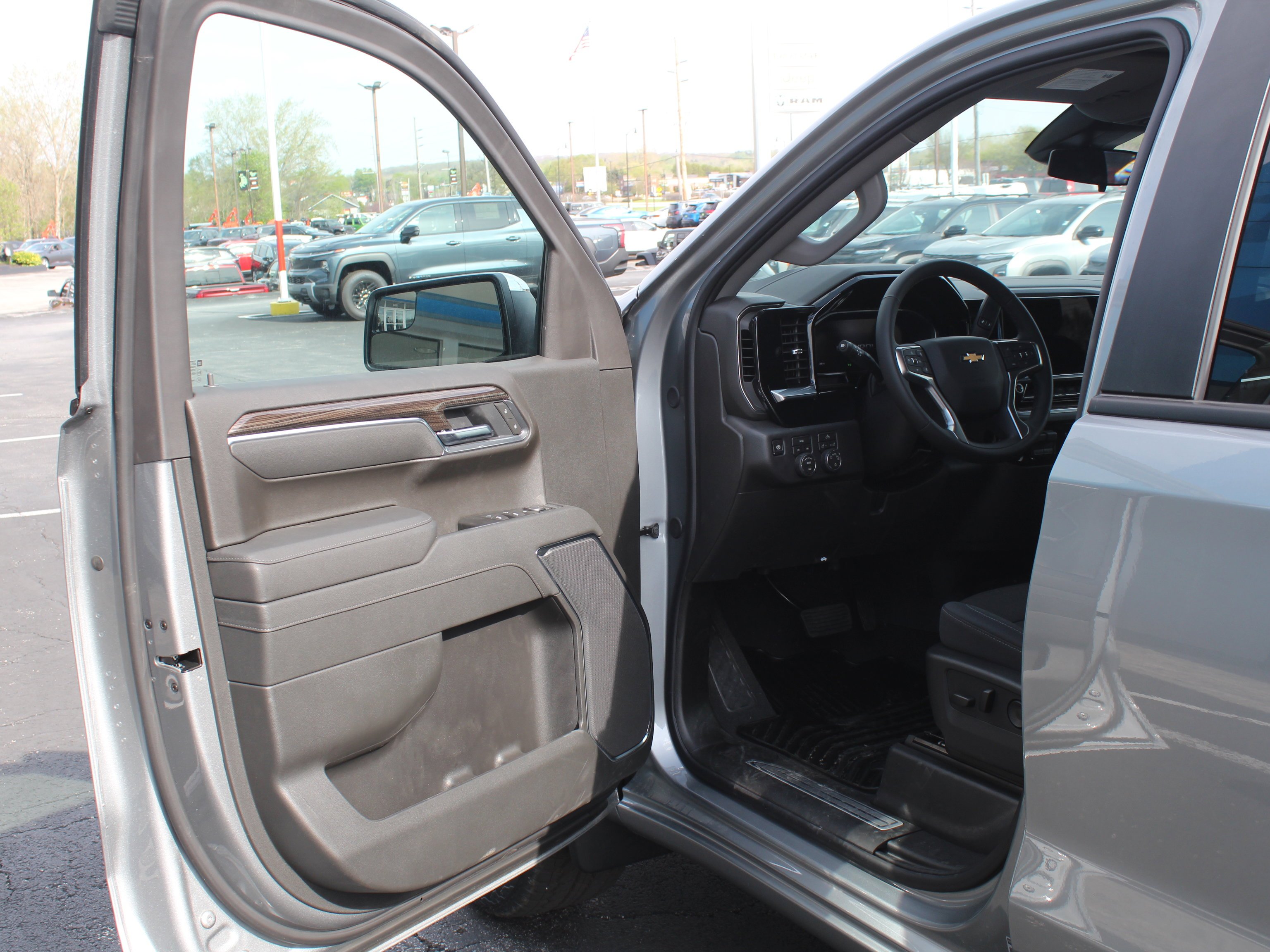 New 2026 Sterling Gray Metallic Chevrolet LT (2FL) image 8