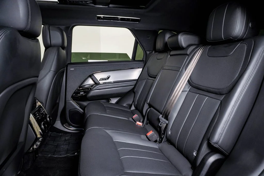 Used 2023 Eiger Gray Metallic Land Rover SE Dynamic image 16