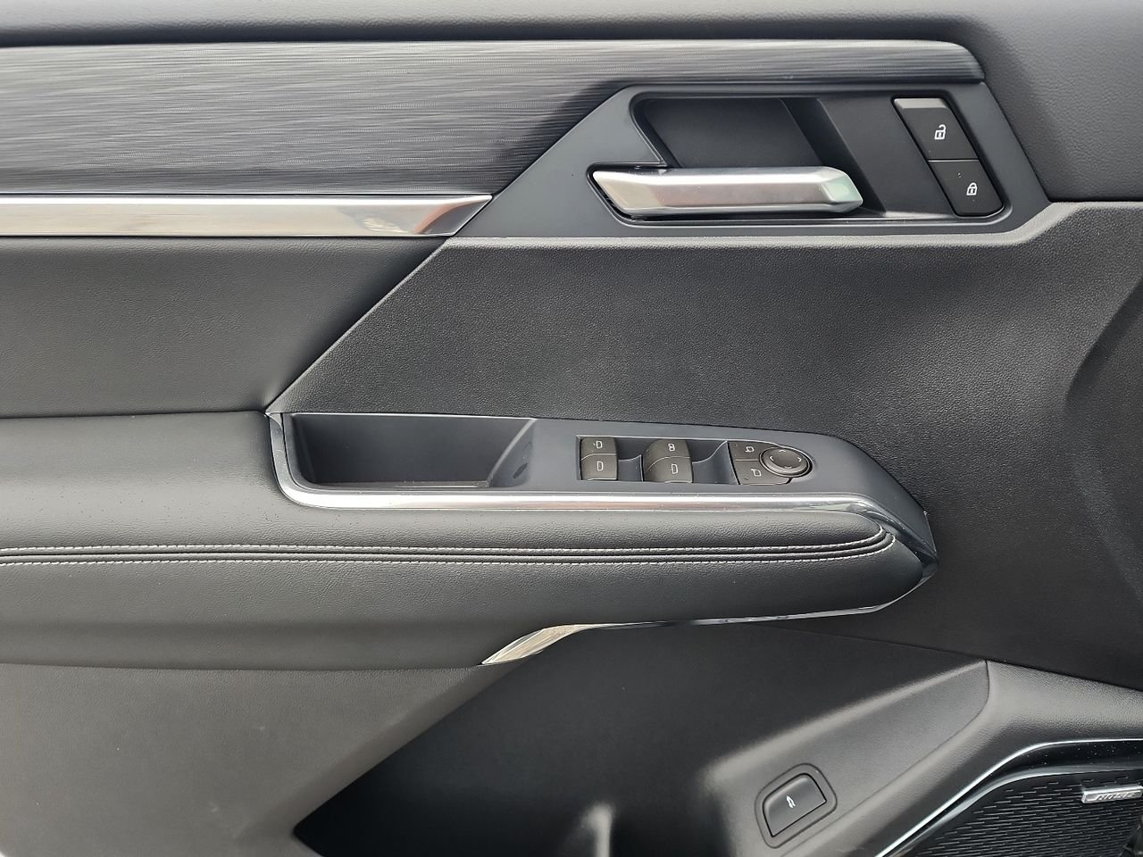 New 2026 Sterling Metallic GMC Elevation image 13