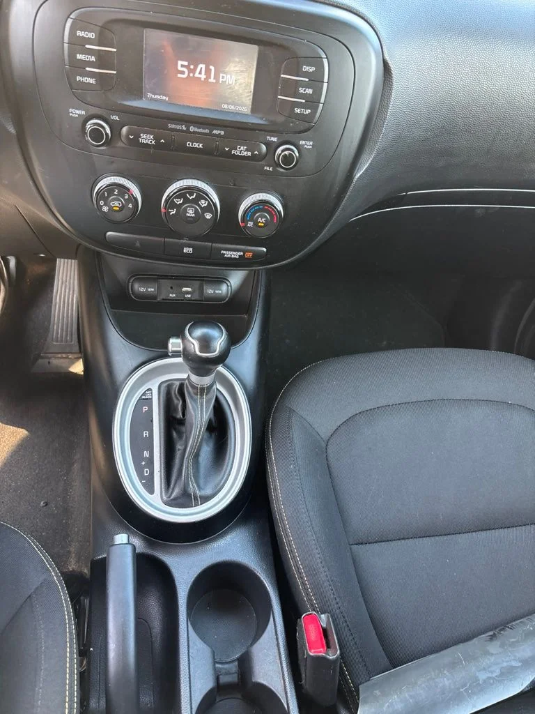 Used 2016 Blue Kia Plus image 16