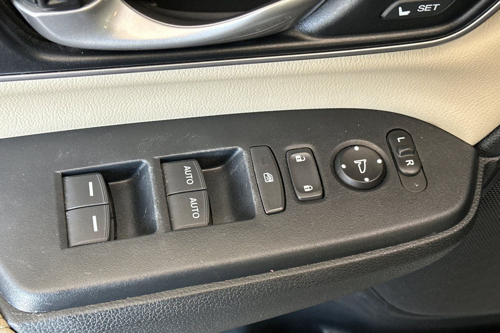 Used 2018  Honda EX-L image 11