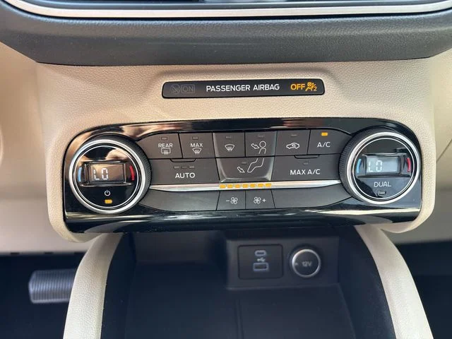 Used 2021 Gray Ford SE image 19