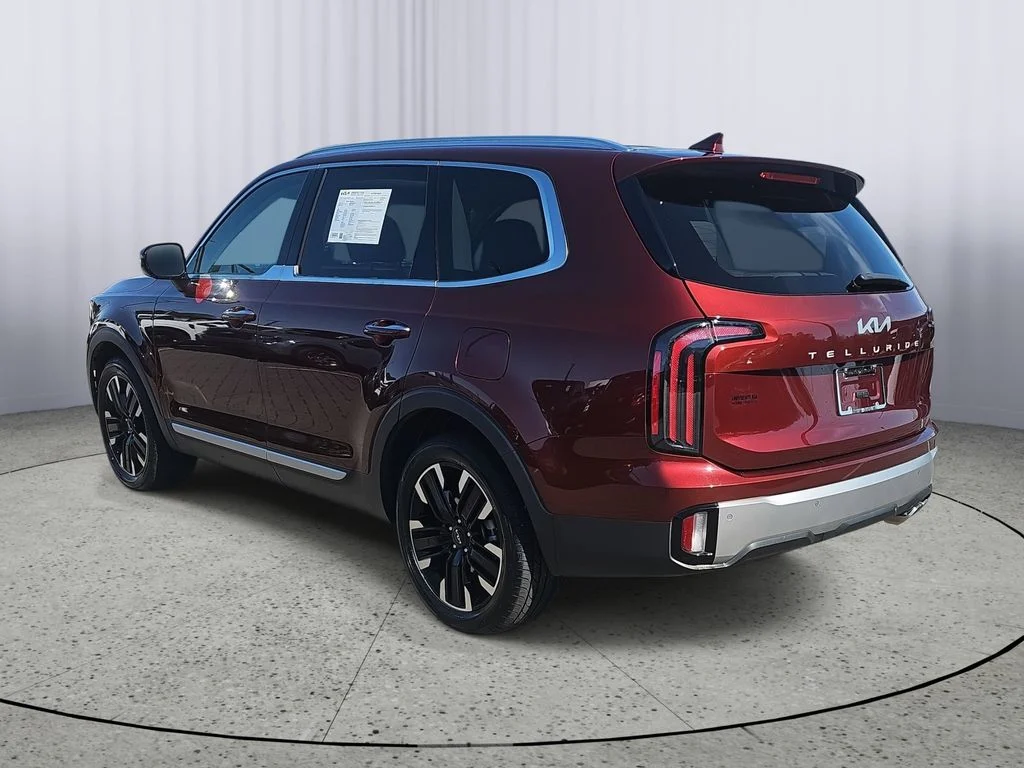 Used 2023 Red Kia SX image 3