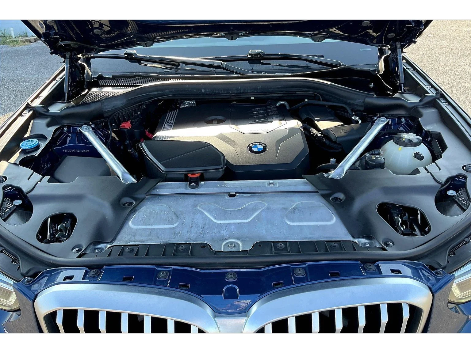 Used 2024  BMW sDrive30i image 8