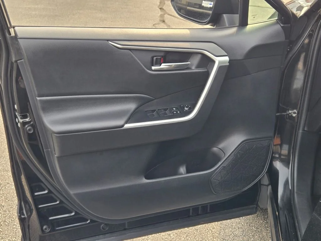 Used 2020 Black Toyota XLE image 19
