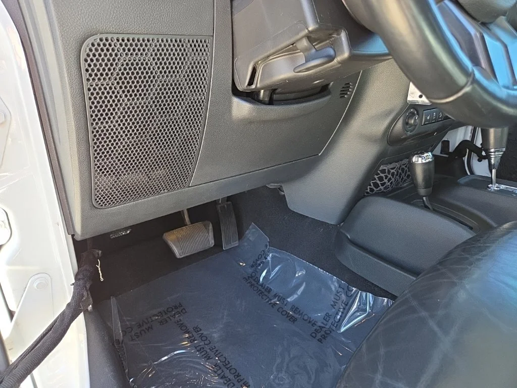 Used 2017 White Jeep Unlimited Sahara image 26