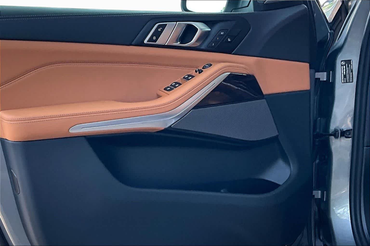 New 2026 Skyscraper Grey Metallic BMW xDrive40i image 10
