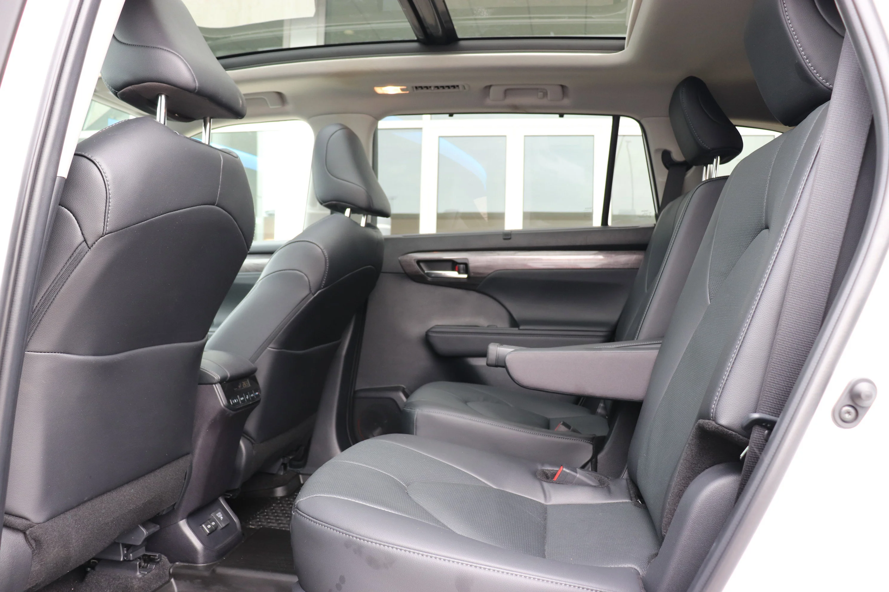 Used 2024 White Toyota Hybrid Limited image 7