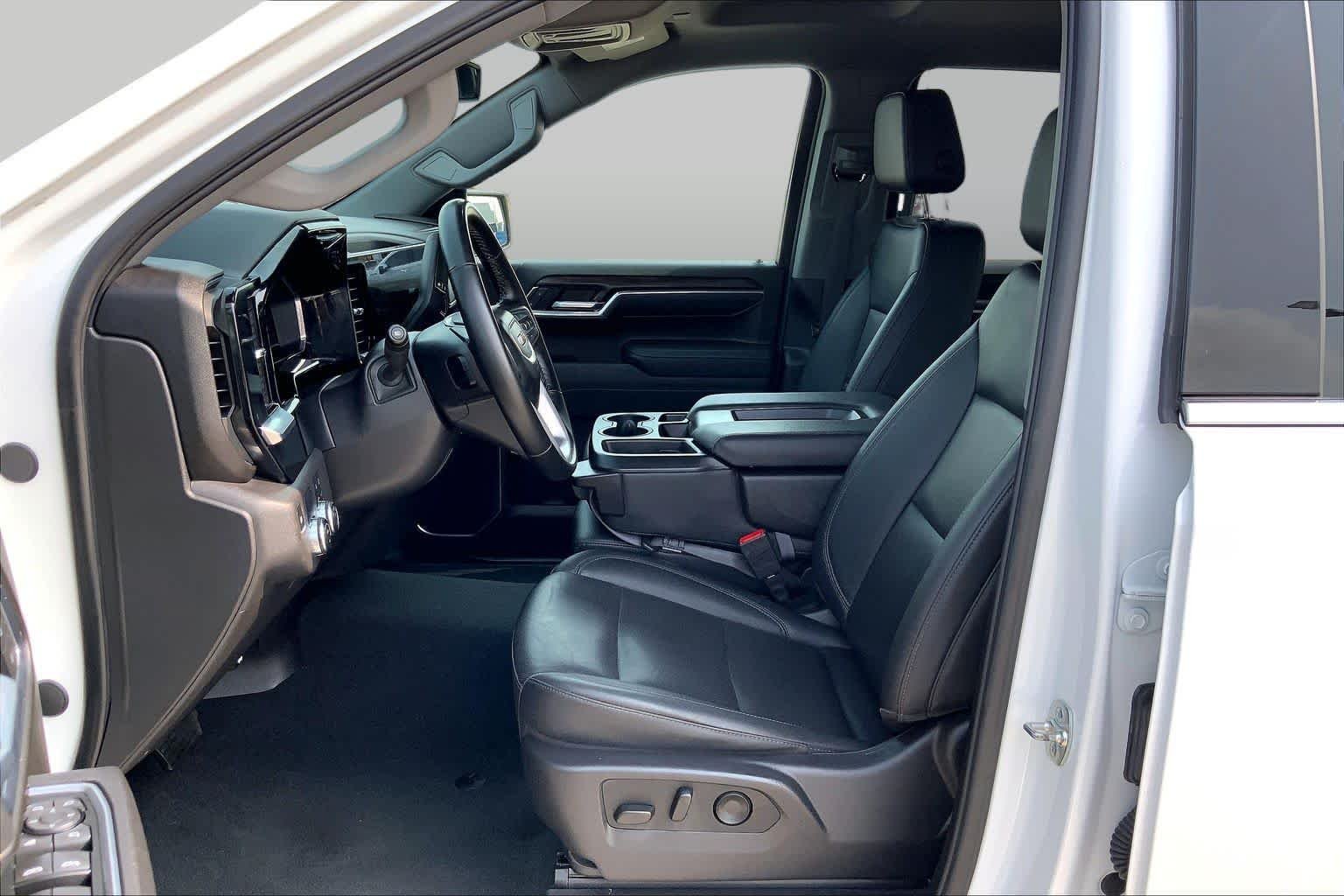 2025 GMC Sierra 1500 SLT - Photo 8