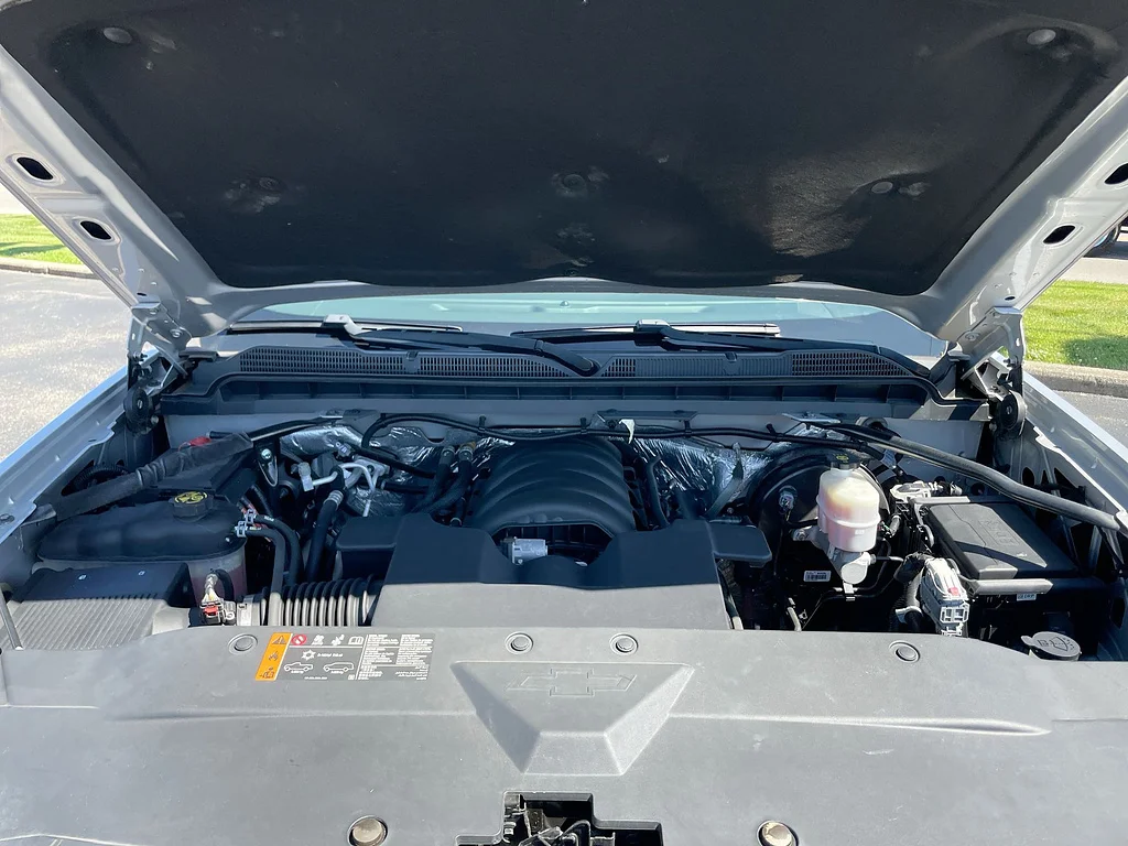 Used 2018 Silver Ice Metallic Chevrolet LT image 27