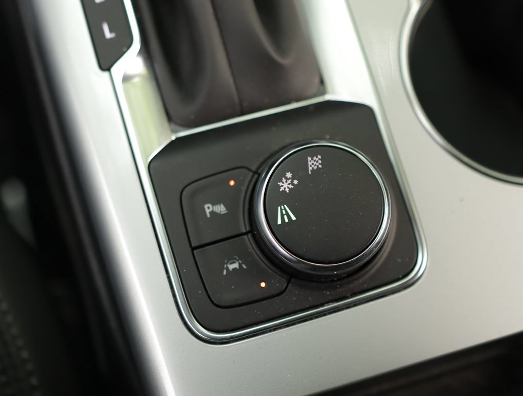 Used 2024 Sterling Gray Metallic Chevrolet 2LT image 18