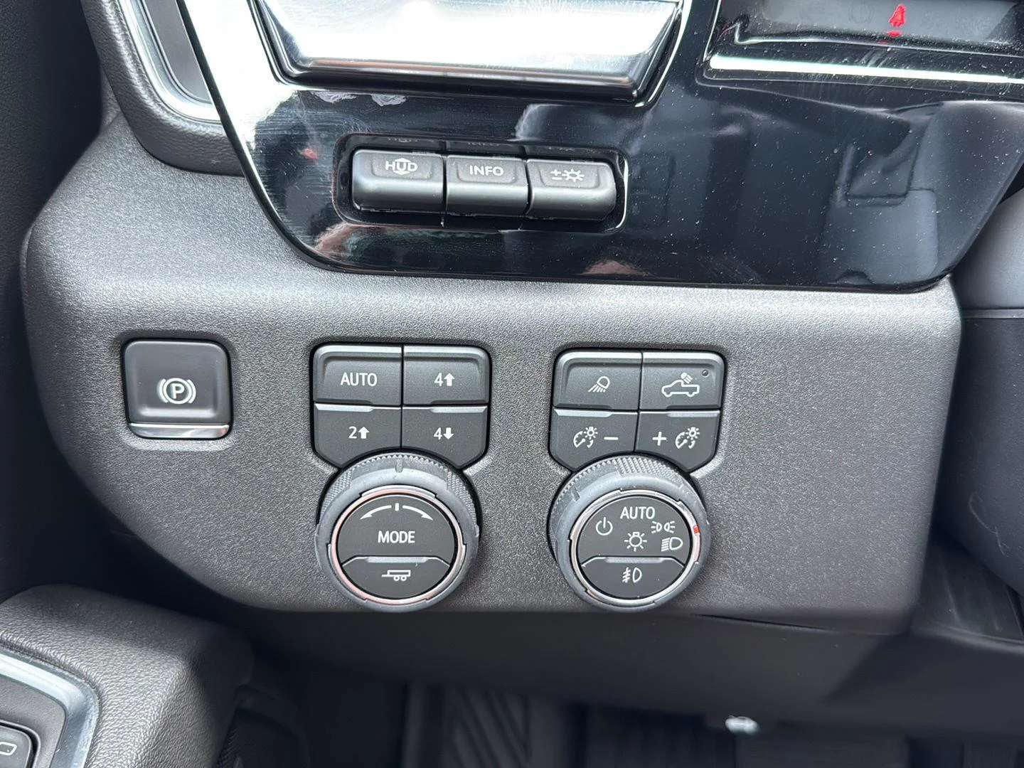 Used 2026 Polar White Tricoat Chevrolet LTZ image 24