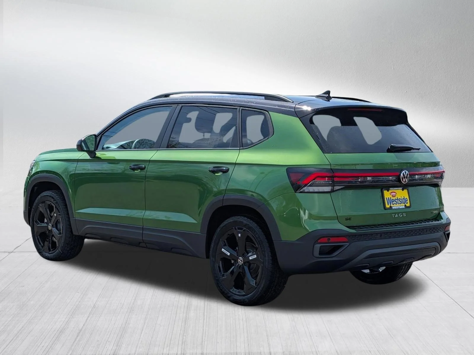 New 2026 Bright Moss Green Metallic/Deep Black Roof Volkswagen SE Black image 2